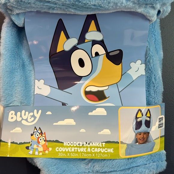 NWT Bluey hooded blanket - Picture 2 of 4